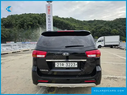 KIA CARNIVAL 9-SEATER PRESTIGE