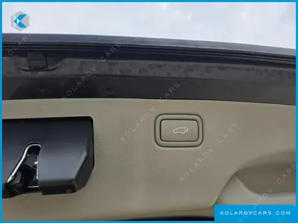 KIA CARNIVAL 9-SEATER PRESTIGE
