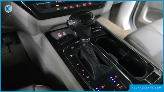 KIA CARNIVAL 9-SEATER NOBLESSE