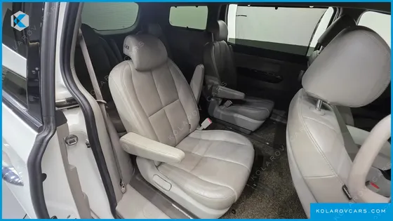 KIA CARNIVAL 9-SEATER NOBLESSE