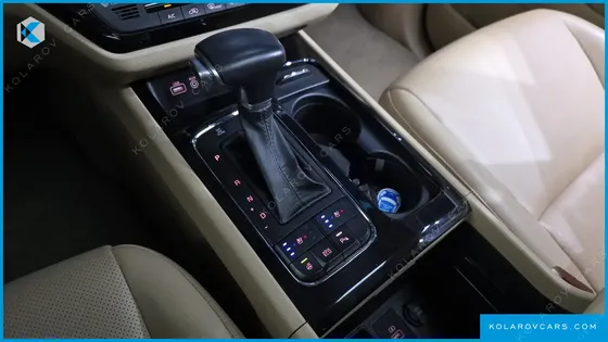 KIA CARNIVAL 9-SEATER PRESTIGE