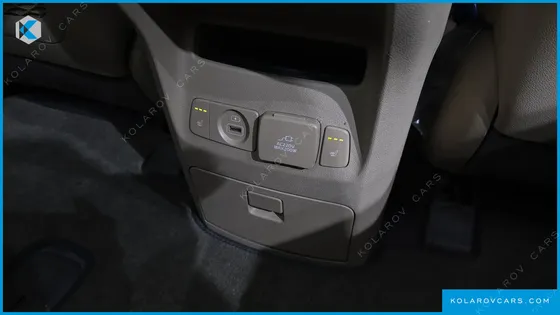 KIA CARNIVAL 9-SEATER PRESTIGE