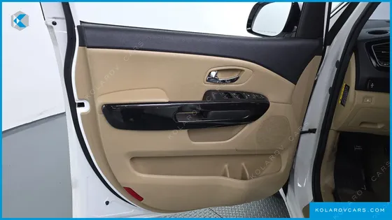 KIA CARNIVAL 9-SEATER PRESTIGE
