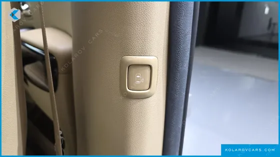 KIA CARNIVAL 9-SEATER PRESTIGE