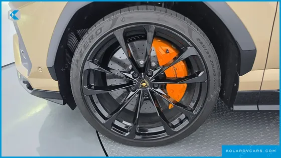 LAMBORGHINI URUS 4.0 V8