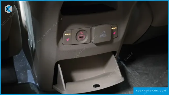 KIA CARNIVAL 9-SEATER PRESTIGE