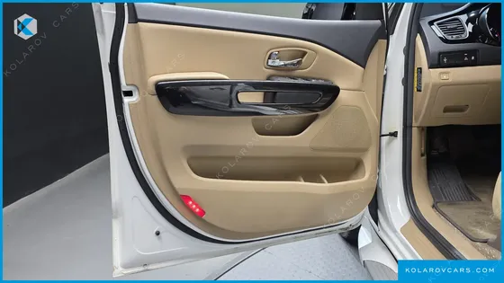 KIA CARNIVAL 9-SEATER PRESTIGE