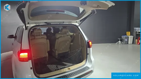 KIA CARNIVAL 9-SEATER PRESTIGE