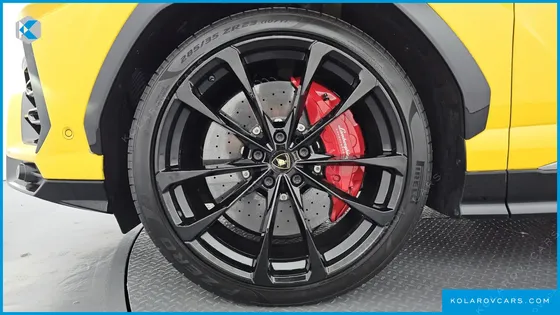 LAMBORGHINI URUS 4.0 V8