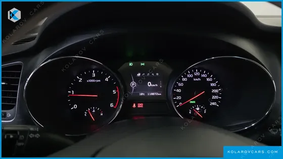 KIA CARNIVAL 9-SEATER LUXURY