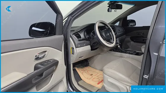 KIA CARNIVAL 9-SEATER LUXURY