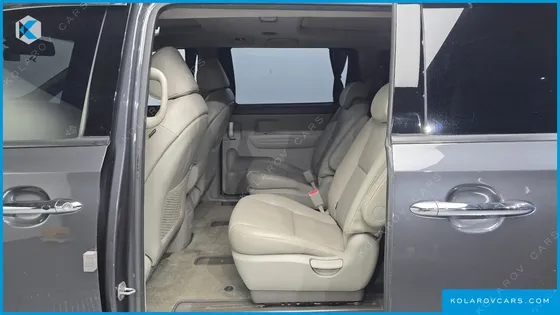KIA CARNIVAL 9-SEATER LUXURY
