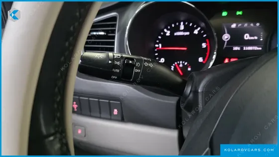 KIA CARNIVAL 9-SEATER LUXURY