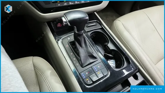 KIA CARNIVAL 9-SEATER NOBLESSE
