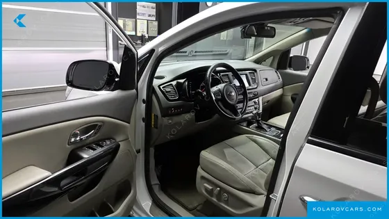 KIA CARNIVAL 9-SEATER NOBLESSE