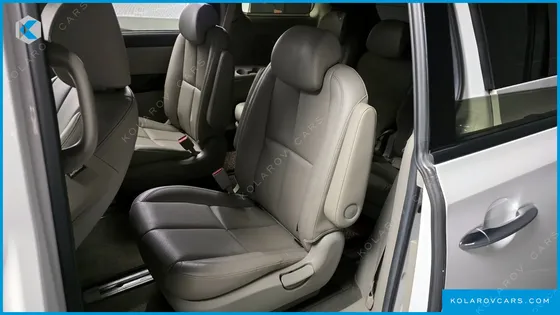 KIA CARNIVAL 9-SEATER NOBLESSE