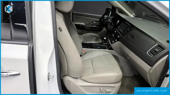 KIA CARNIVAL 9-SEATER NOBLESSE
