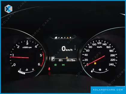 KIA CARNIVAL 9-SEATER NOBLESSE