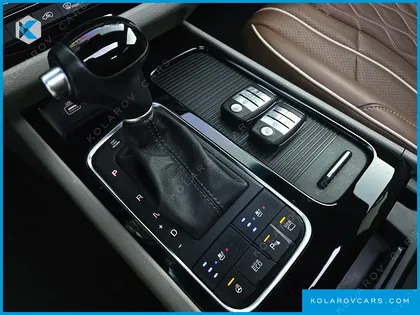 KIA CARNIVAL 9-SEATER NOBLESSE