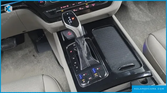 KIA CARNIVAL 9-SEATER PRESTIGE