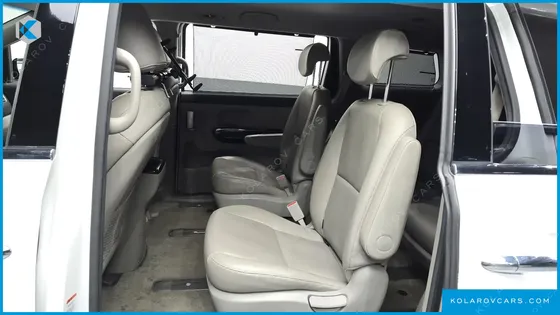 KIA CARNIVAL 9-SEATER PRESTIGE