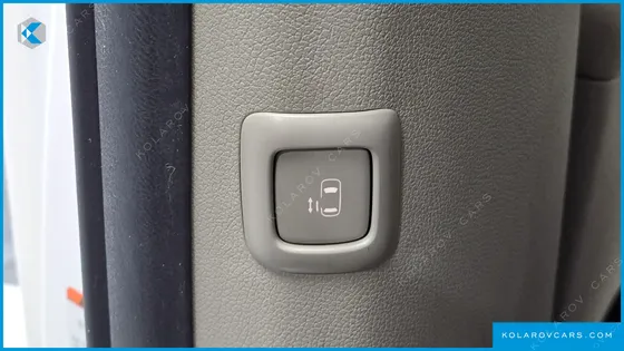 KIA CARNIVAL 9-SEATER PRESTIGE