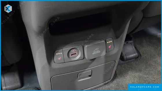 KIA CARNIVAL 9-SEATER PRESTIGE