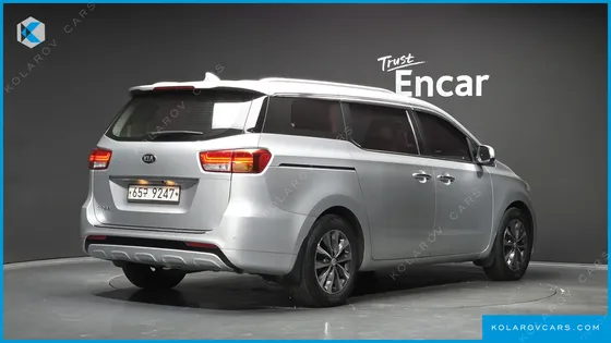 KIA CARNIVAL 9-SEATER LUXURY