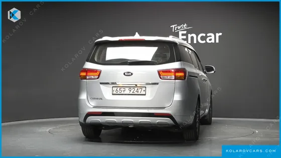 KIA CARNIVAL 9-SEATER LUXURY