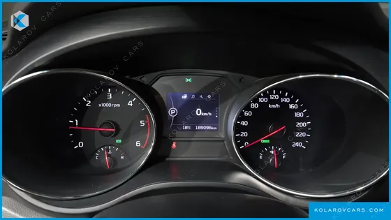 KIA CARNIVAL 9-SEATER LUXURY
