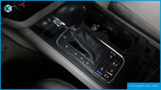 KIA CARNIVAL 9-SEATER LUXURY