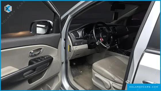 KIA CARNIVAL 9-SEATER LUXURY