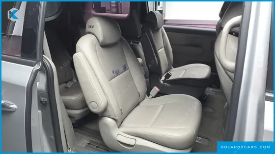 KIA CARNIVAL 9-SEATER LUXURY