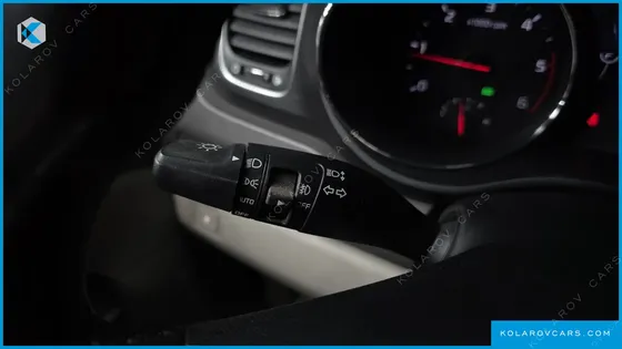 KIA CARNIVAL 9-SEATER LUXURY