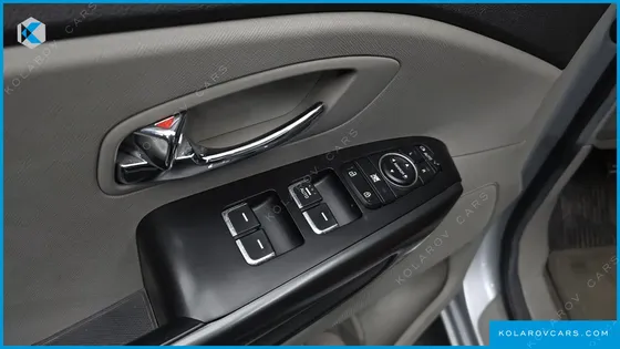 KIA CARNIVAL 9-SEATER LUXURY