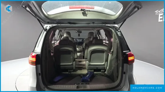 KIA CARNIVAL 9-SEATER LUXURY