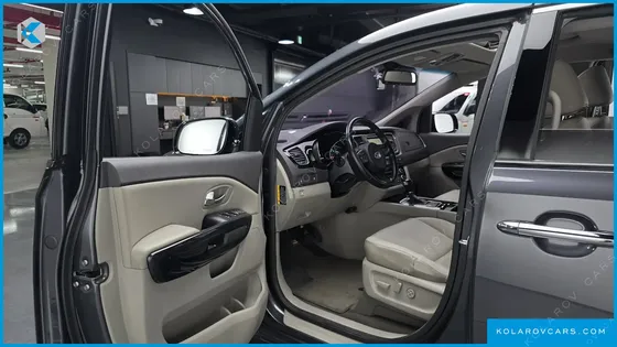 KIA CARNIVAL 9-SEATER PRESTIGE