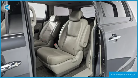 KIA CARNIVAL 9-SEATER PRESTIGE