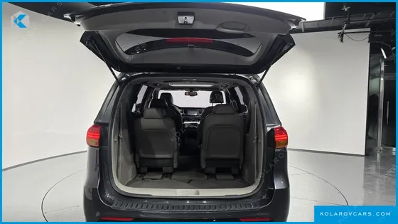 KIA CARNIVAL 9-SEATER PRESTIGE