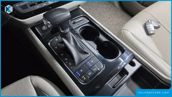 KIA CARNIVAL 9-SEATER NOBLESSE