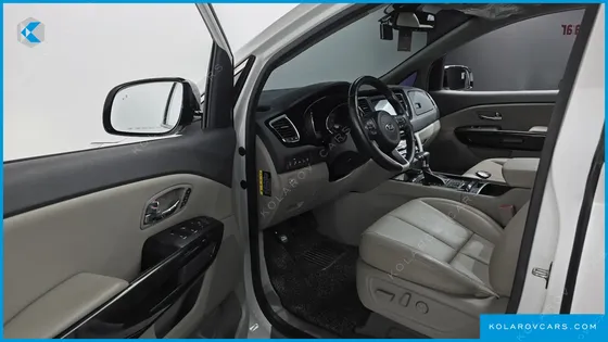 KIA CARNIVAL 9-SEATER NOBLESSE