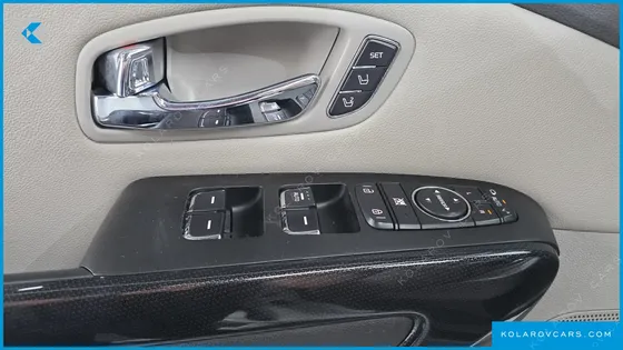 KIA CARNIVAL 9-SEATER NOBLESSE