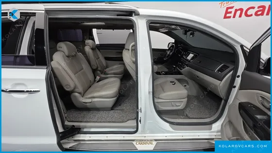 KIA CARNIVAL 9-SEATER NOBLESSE