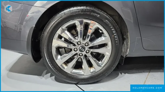 KIA CARNIVAL 9-SEATER PRESTIGE