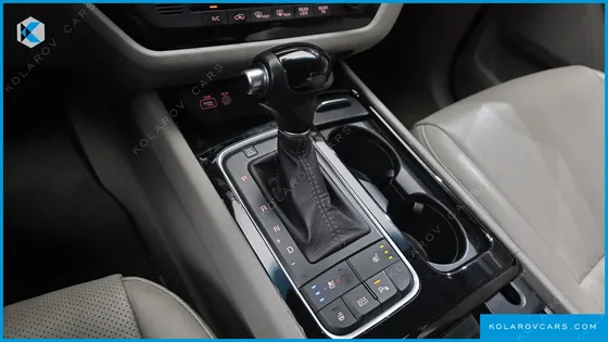 KIA CARNIVAL 9-SEATER PRESTIGE