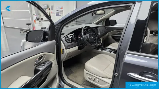 KIA CARNIVAL 9-SEATER PRESTIGE