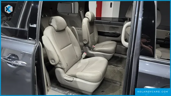 KIA CARNIVAL 9-SEATER PRESTIGE