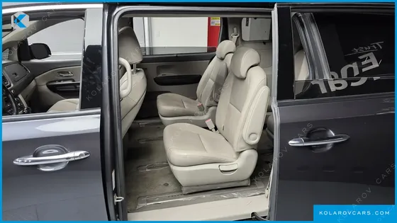 KIA CARNIVAL 9-SEATER PRESTIGE