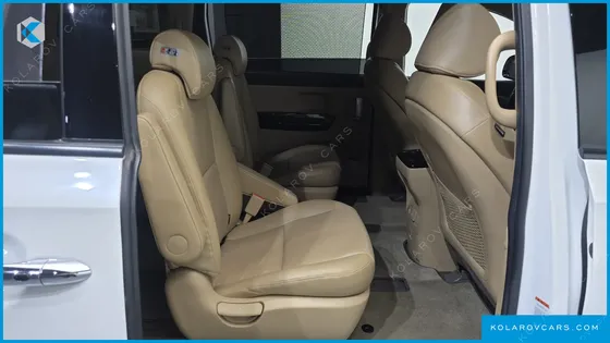 KIA CARNIVAL 9-SEATER PRESTIGE