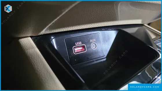 KIA CARNIVAL 9-SEATER PRESTIGE